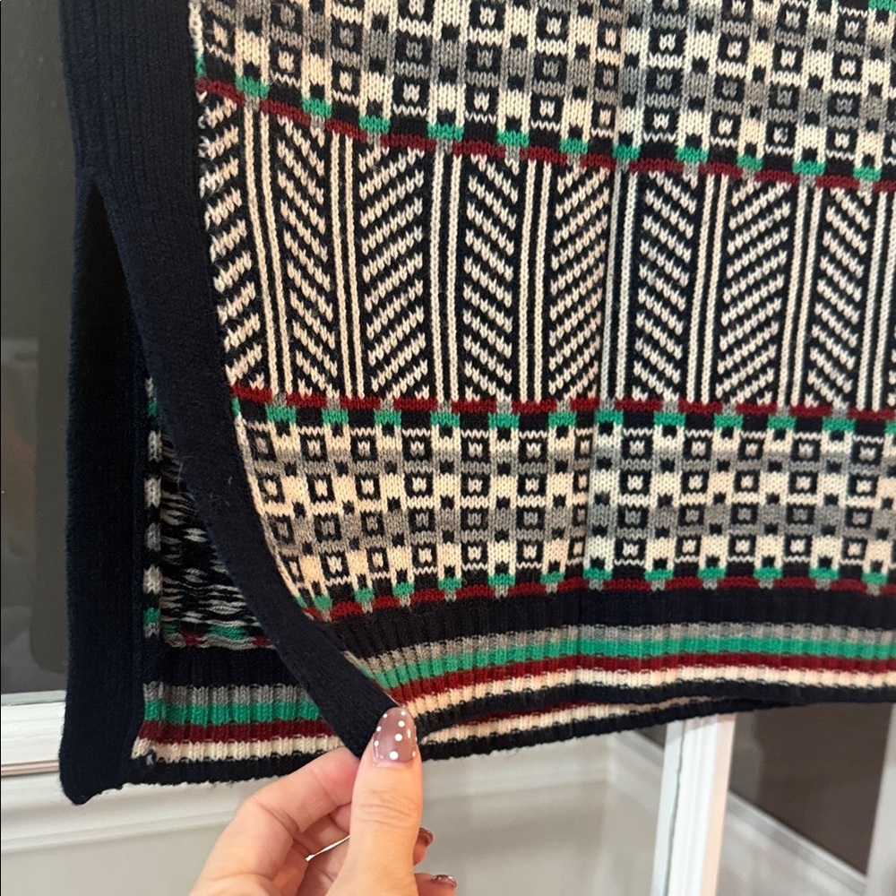 Geometric Patterned sweater vest - Picture 3 of 6